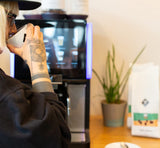 Italo Disco Espresso | 250g Bohne Gans | fair und nachhaltig | frisch geröstet | 100 % Arabica-Kaffeebohnen | Spezialitätenkaffee | 19 Gramm Kaffeerösterei