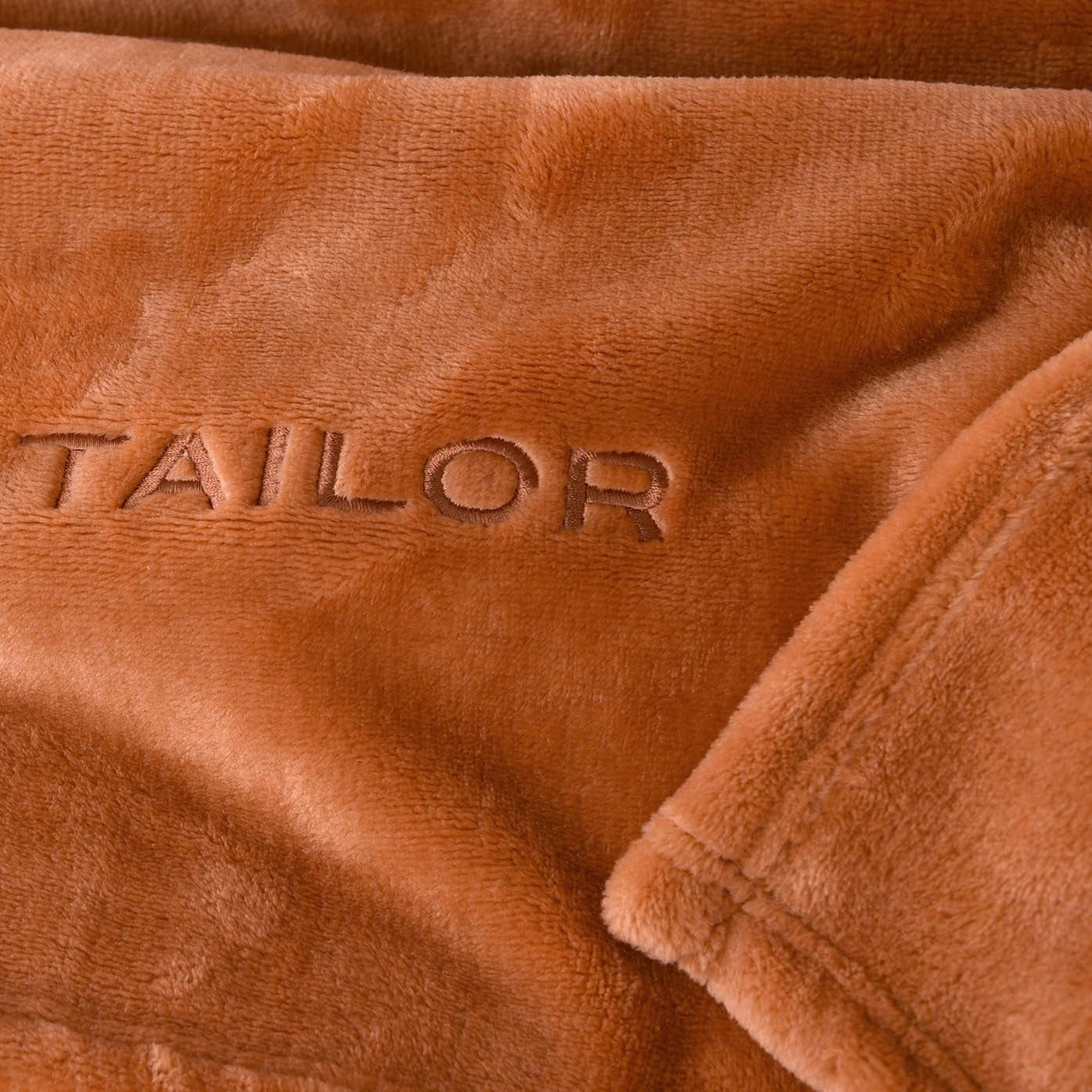 TOM TAILOR Wellsoft Decke, 150 x 200 cm, 100 % Polyester/ Wellsoft, bestickt mit Logo, WELLSOFT BLANKET Orange (Warm Coral) Decken und Steppdecken Naty Shop