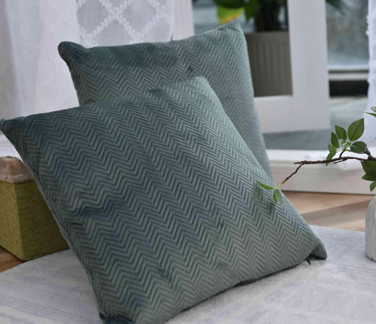 Vorhang-Kastenkissen, dekoratives Kissen, LxB 45 x 45 cm, grüner Jacquard „Greta“ mit Fischgrätenmuster, pflegeleicht, Reißverschluss, weiche Füllung, 320 g, verschiedene Farben, 2023510, Reisekissen, Naty Shop