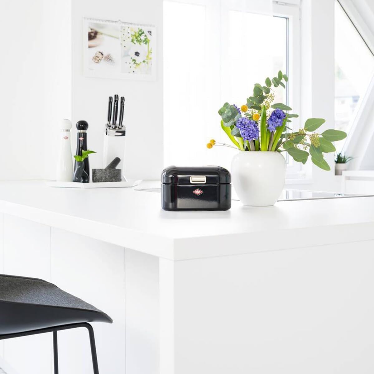 Wesco Mini Grandy Brotkasten in Rosa, pulverbeschichtetes Stahlblech, Belüftungslöcher und stabiler Griff. Aufbewahrungsboxen für Lebensmittel von Naty Shop