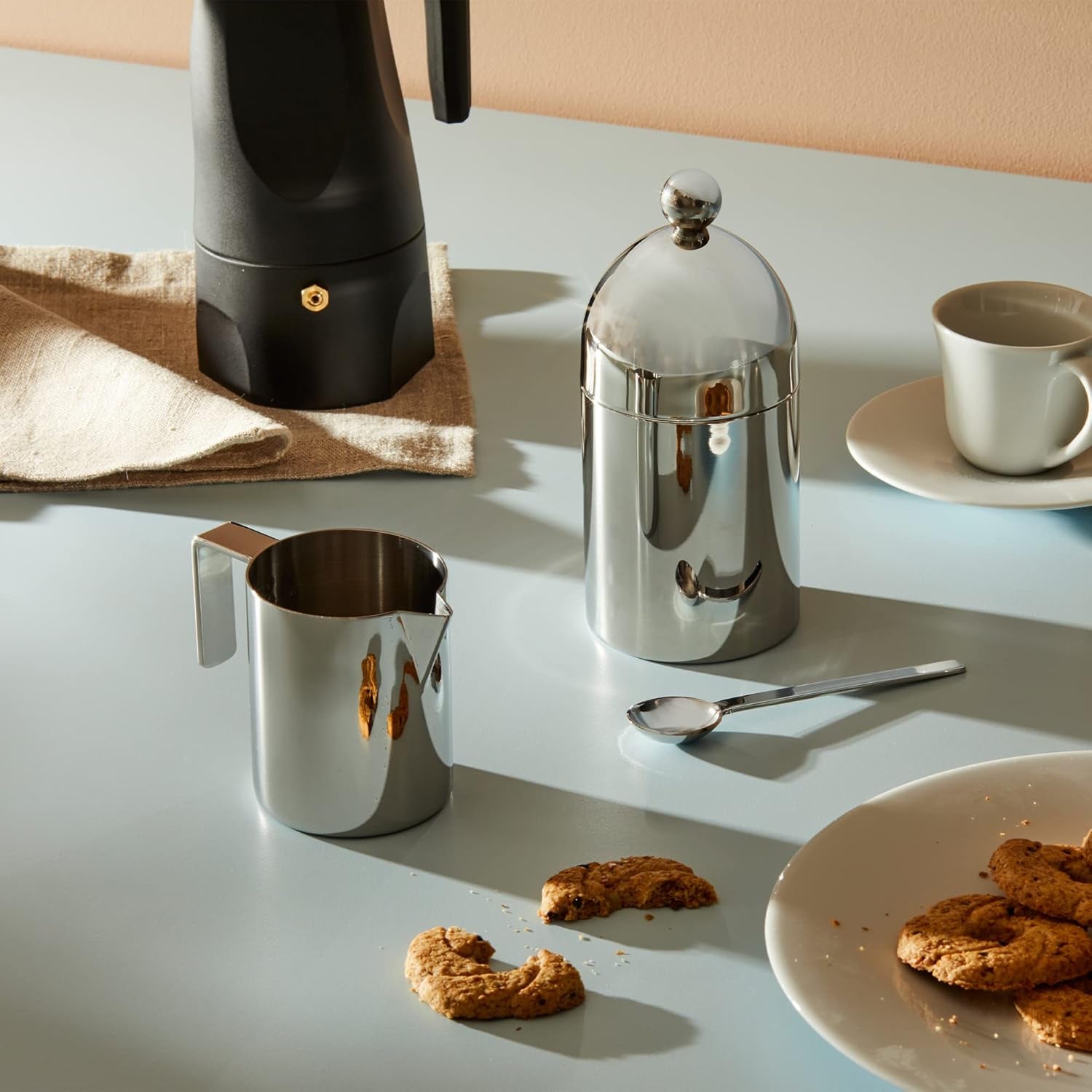 Alessi 90024 Teekanne mit Löffel, aus 18/10 Edelstahl, hochglanzpoliert