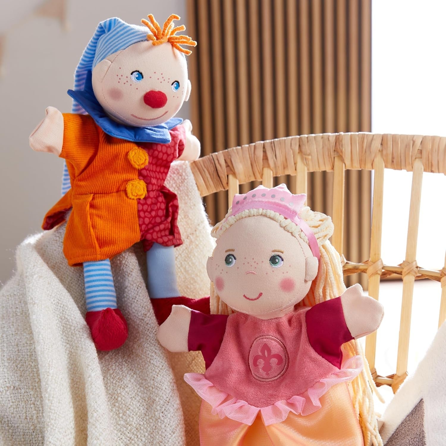 HABA Handpuppe Kasper – Ab 18 Monaten, Waschbar bei 30°C, Ideal für Puppen- und Rollenspiel, Puppentheater – 2011866001