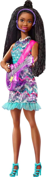 Barbie GYJ22 – Bühne frei für große Träume Brooklyn Puppe (ca. 30 cm, braune Haare) mit Melodien aus dem Film, Lichtern, Mikrofon und Accessoires, Geschenk für Kinder ab 3 Jahren