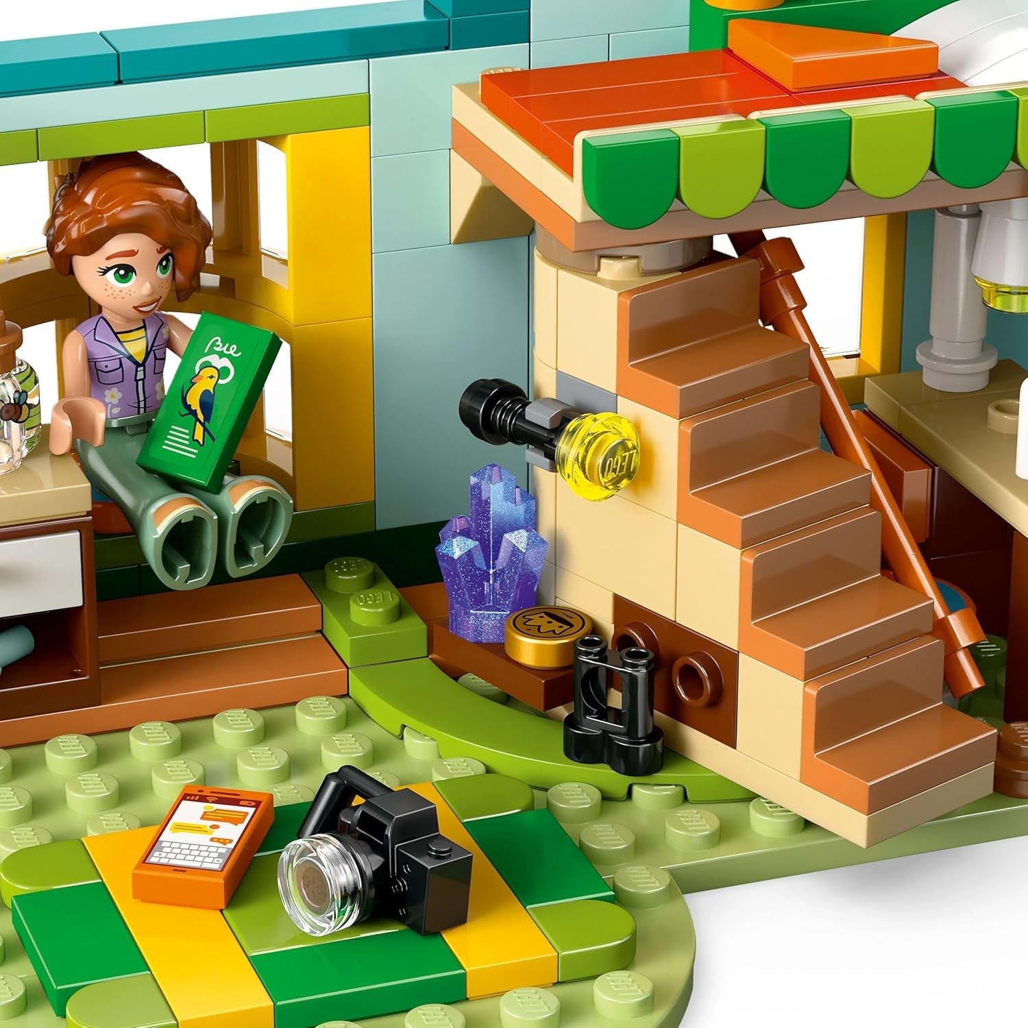 LEGO Friends Herbstzimmer Bau- und Spielset für kreatives Rollenspiel, Set für Mädchen ab 6 Jahren mit 2 Minifiguren und einer Frettchenfigur, Lernspielzeug 42646 Bausets Besuchen Sie den LEGO-Store