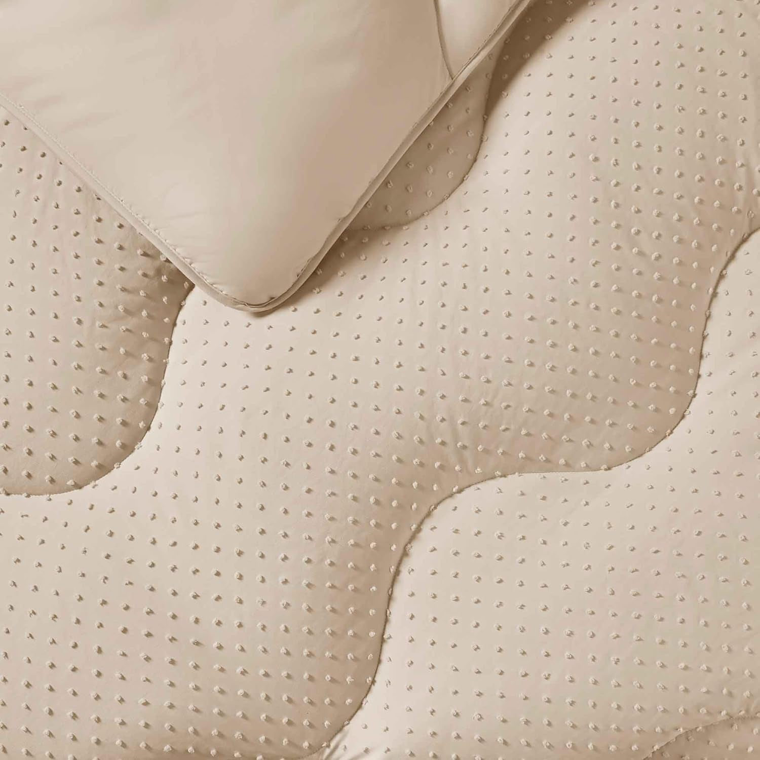 Night Lark Bettdecke ohne Bezug, 4,5 Tog, King Size, Tufted Dot Collection, Luxusbettwäsche, hypoallergen, maschinenwaschbar, warme Sandbettdecken und Steppdecken Naty Shop