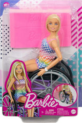 Barbie Fashionista-Puppe, blondes Haar und Regenbogen-Overall, inklusive Rollstuhl und Rampe, Puppengeschenk für Kinder, Spielzeug für Kinder ab 3 Jahren, HJT13