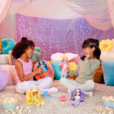 Rainbow High Junior High PJ Partypuppe – Violett – 22 cm mit weichem Overall, Hausschuhen und Spielzubehör – Kinderspielzeug – Ideal für 4–12 Jahre