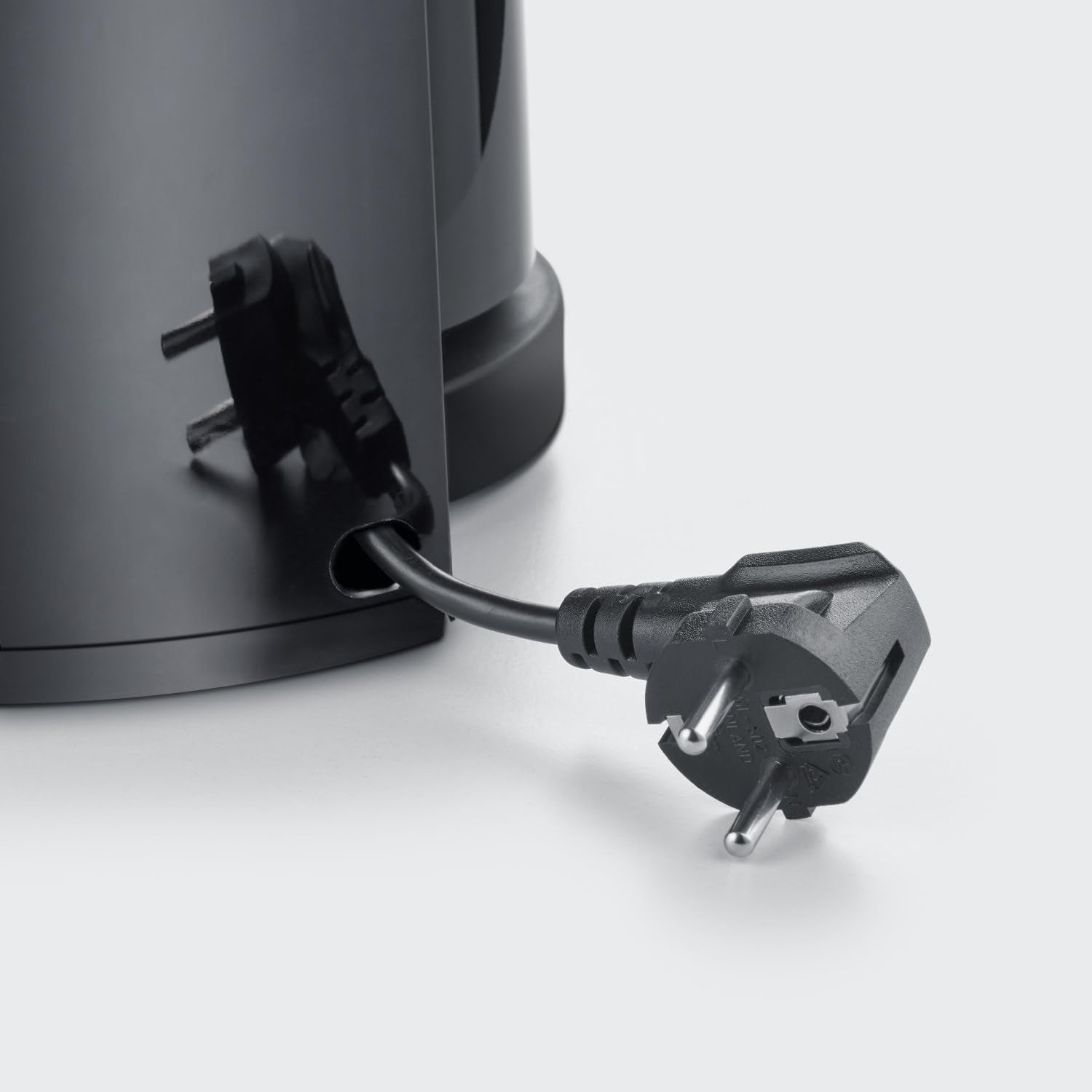 SEVERIN Filterkaffeemaschine mit Thermokaraffe, Kaffeemaschine für bis zu 8 Tassen, attraktiver Filterkaffeebereiter mit isolierter Karaffe, Schwarz, 1 Liter, KA 9306