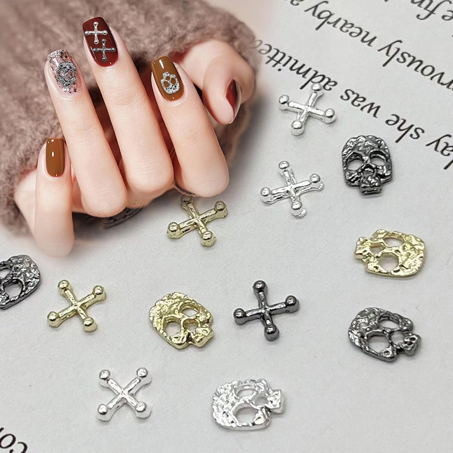 120 Stück Kreuzschädel Nail Art Dekorationen Set Gold Silber Metall Nail Art Charms Punk Legierung Nail Art Schmuck Funkelnde Steine ​​Zubehör