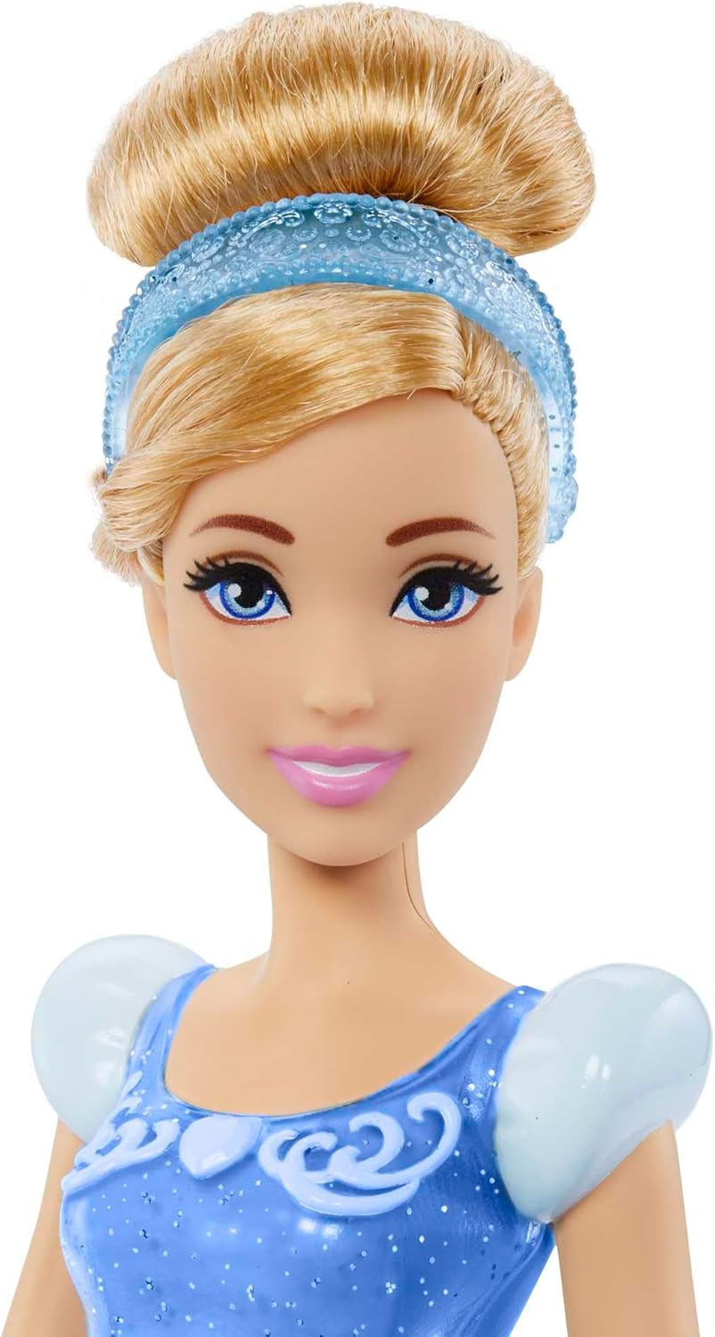 Bewegliche Mattel DISNEY Prinzessin Aschenputtel-Puppe mit glitzerndem Kleid, abnehmbaren Schuhen und Tiara, kämmbares Haar für Friseurspaß, ab 3 Jahren, HLW06 Naty Shop Dolls