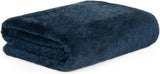 HOMLA Flauschige und warme rote Fleecedecke – für Sofa und Bett. Bequeme Decke. Sofadecke. Wohnzimmerdecke – pflegeleicht. 150 x 200 cm. Rosa Betten und Decken. Besuchen Sie den HOMLA-Store. Marineblaues Polyester