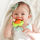 Infantino Lil' Nibbles, Beißring aus strukturiertem Silikon, BPA-freies Baby-Beißspielzeug, weich, leicht zu halten, sensorische Stimulation für Kleinkinder, Karotte