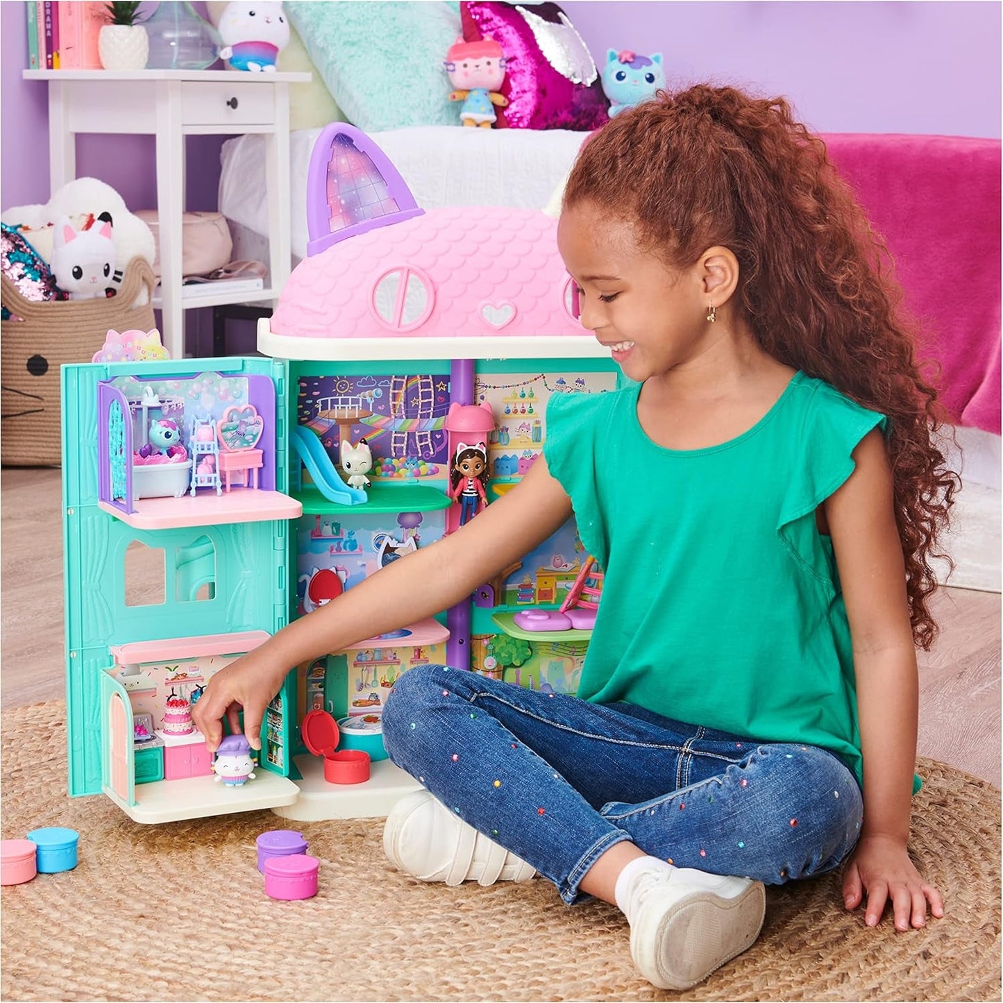 Gabby Dollhouse und Gabby Dollhouse Deluxe Room Sweet Dreams Fluffy Cat Schlafzimmer Kissen Katze und 3 Accessoires 3 Möbelstücke und 2 Überraschungsboxen Geeignet für Kinder ab 3 Jahren