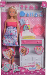 Simba 105733333 – Steffi Love Welcome Twins, schwangere Puppe mit Zwillingen, Wickeltisch und Badewanne, Accessoires, Modepuppe, 29 cm, für Kinder ab 3 Jahren