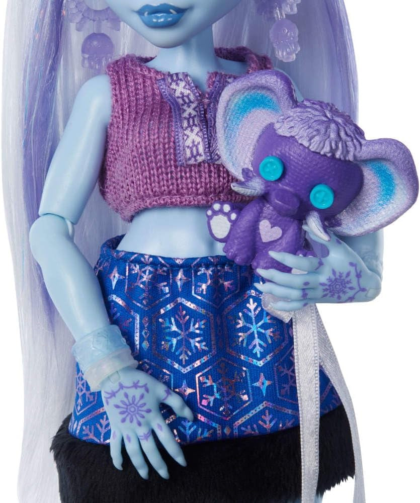 Monster High Self-Scare Secrets Abbey Bominable Puppen- und Zubehörset mit 13 realistischen Überraschungen wie Henna, Zeichnungen und Häkeln JHK44
