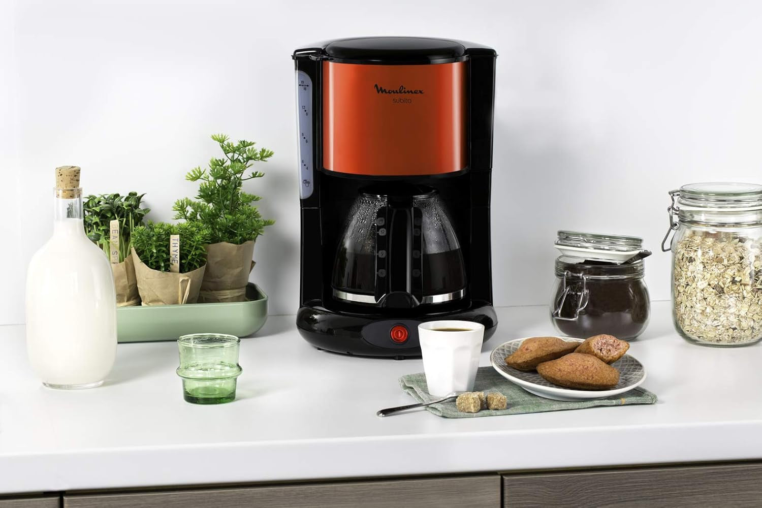 Subito Espressomaschine mit Filter, Glaskaraffe, 10–15 Tassen, Fassungsvermögen 1,25 l, automatische Abschaltfunktion, abnehmbarer Filter, Wasserstandsanzeige, Edelstahl, Rot/Schwarz, FG360D