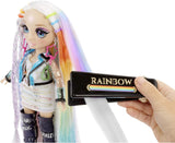 Rainbow High Hair Studio – Exklusives Amaya Raine Puppen-Spielset mit langen Haaren zum Stylen – inklusive waschbarer Haarkreide, Haarbürste, Zubehör – Geschenk für Kinder ab 6 Jahren