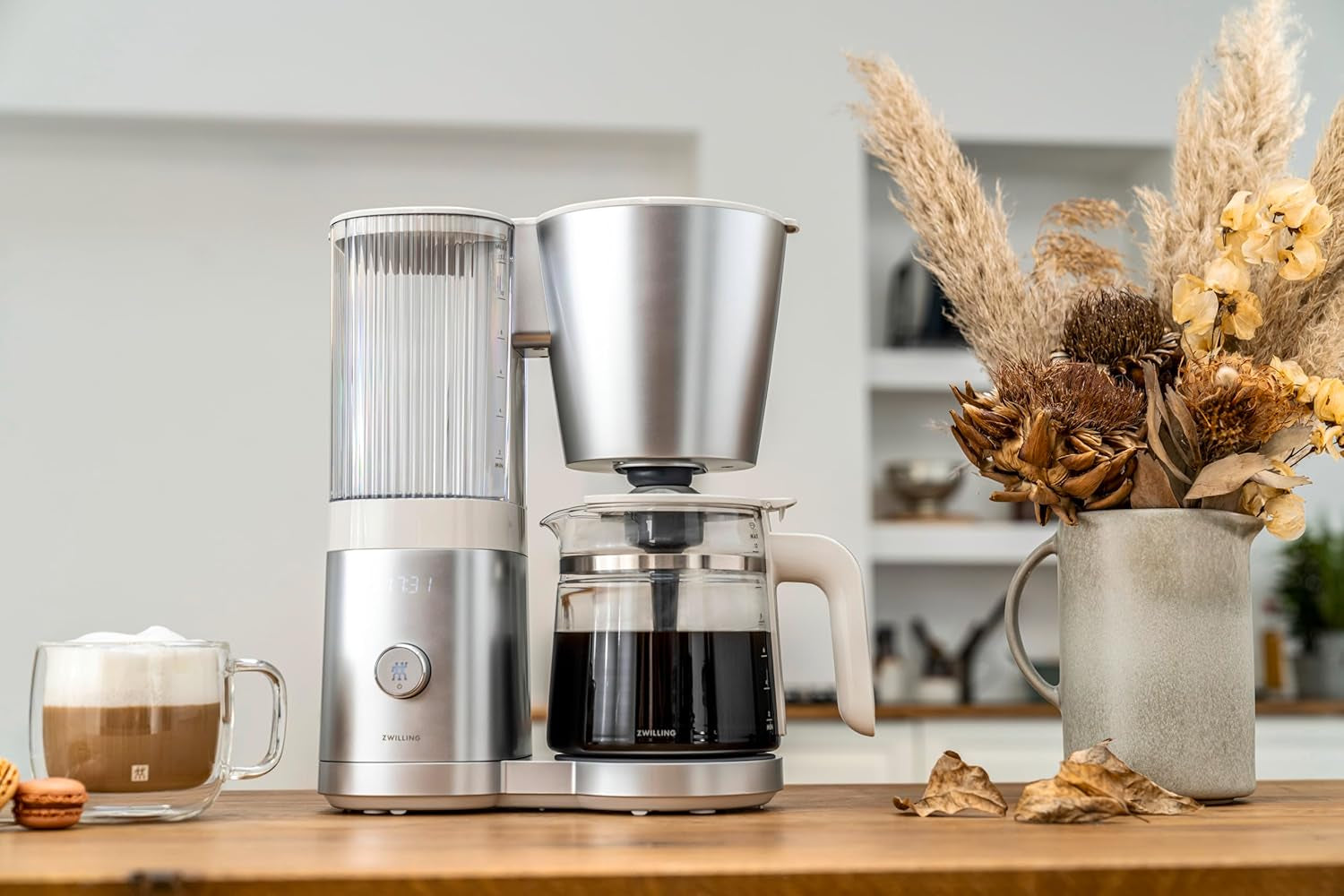 ZWILLING ENFINIGY Filter-Espressomaschine mit 1,5 l Glaskaraffe, Espressomaschine mit Edelstahlboiler, Blooming-Funktion und Smart-Entkalkung, Kunststoff, Silber
