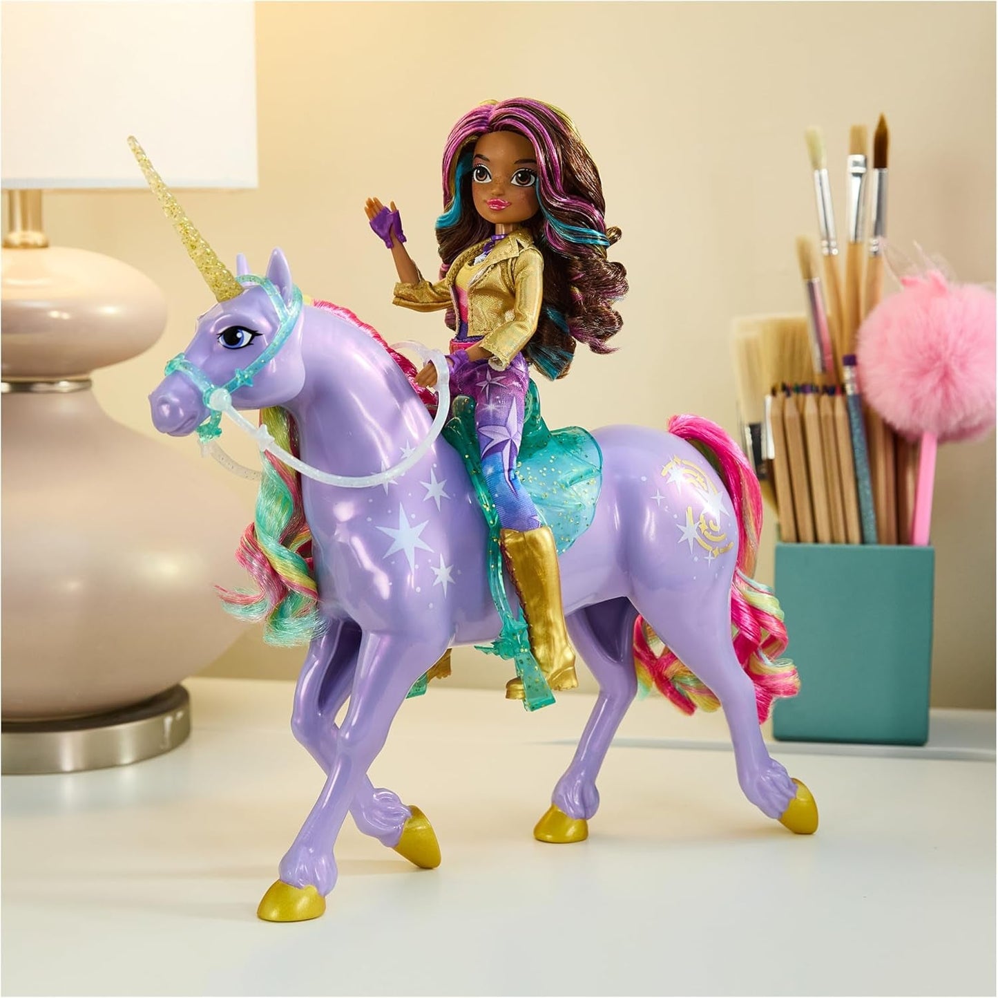 Wildstar-Einhorn von Unicorn Academy – 28 cm großes, originales Sophia-Einhorn aus der Netflix-Serie mit echter Mähne und Schweif, abnehmbarem Zaumzeug, Sattel und Bürste, ab 4 Jahren