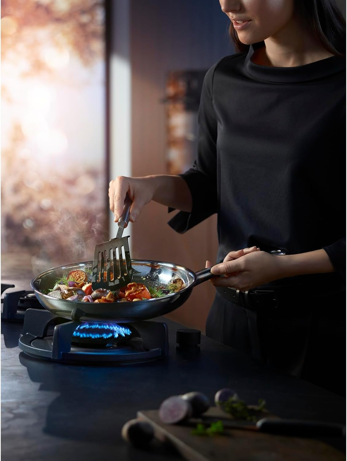 WMF Profi Resist Induktionspfanne 24 cm, Material mit Mehrschichtbeschichtung, Wabenstruktur, Edelstahlgriff, ofenfeste Töpfe und Pfannen Naty Shop