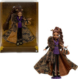 Monster High Doll House of Wolves Clawdeen Wolf Sammelfigur mit Kunstpelz-Jacquard-Mantel, lila Jacke, Kleid, goldenen Hosen und Accessoires JDR66