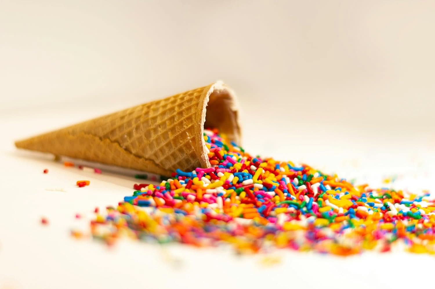 RUF, regenbogenfarbene Zuckerstreusel, 200 Gramm Sprinkles Naty Shop