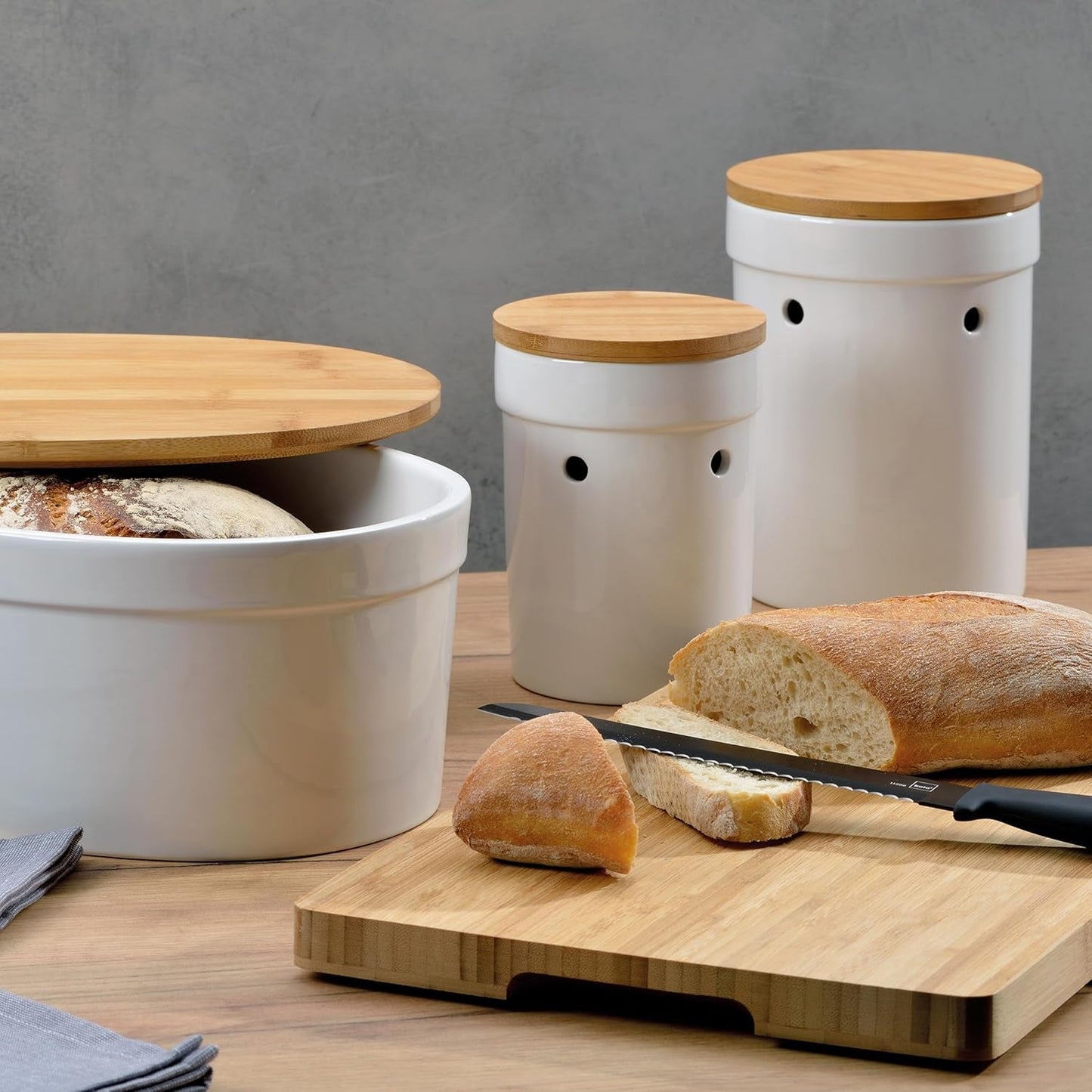 Kela Brotkasten mit Belüftungslöchern, Keramik-Brotkasten, SALENA, Brotschale, weiß, 36,5 x 23,5 x 14 cm, Aufbewahrungsboxen für Lebensmittel, Naty Shop