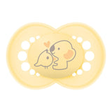 MAMA | Originaler beiger Schnuller ab 18 Monaten (3er-Pack) zufällige Farbauswahl – Ultraweicher symmetrischer Silikonsauger – Anatomisch geformter Babyschnuller für optimale Mundentwicklung