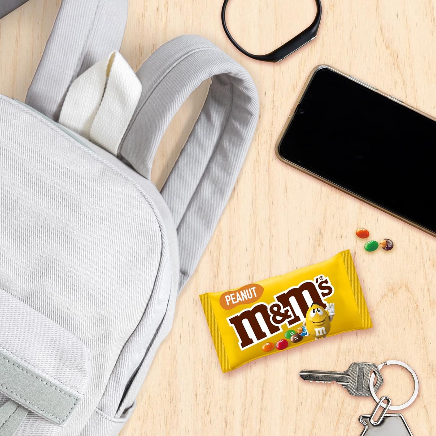 M&M's Erdnuss-Schokoladen-Großpackung, 24 x 45 g Schokoladen-Linsen mit Erdnussgeschmack, Schokoladengeschenk (1080 g), ideal als Leckerbissen zum Thema Fußball