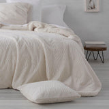 Cremefarbene Winterdecke aus synthetischem Lammfell, Ancho 135 cm Steppdecken und Steppdecken Naty Shop