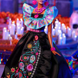 Barbie Signature-Puppe, Día De Muertos 2024 Sammelfigur in schwarzem Kleid und blauem Rüschenoberteil, gesticktem Aufdruck und farbenfrohen Accessoires, HRM72