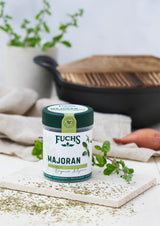 Fuchs Gewürze - Majoran gerebelt - zum Würzen von Kartoffelgerichten, Fleischgerichten oder Eintöpfen - natürliche Zutaten - 10 g in wiederverwendbarer, recyclebarer Dose