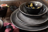 MÄSER 934073 Serie Niara Organic Modernes 4-Personen-Geschirrset im aufregenden Vintage-Look, 16-teiliges Kombiservice mit spezieller schwarzer und brauner Glasurkombination, Steingut