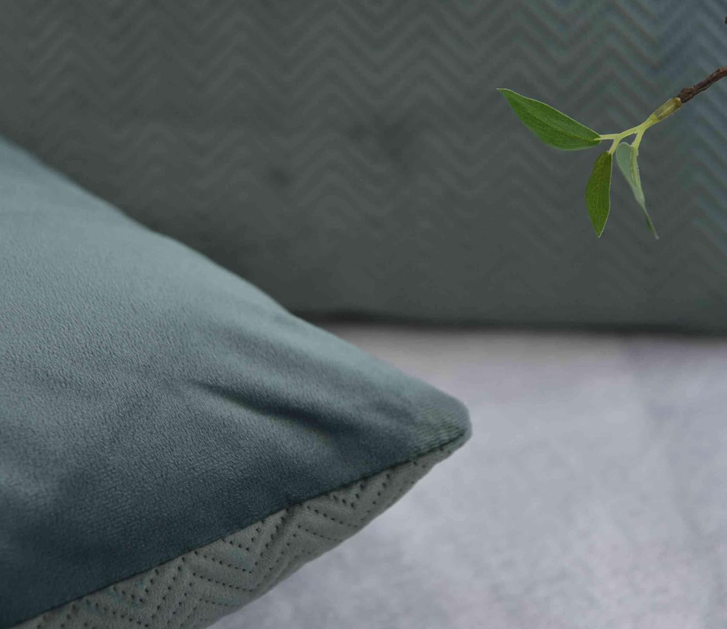 Vorhang-Kastenkissen, dekoratives Kissen, LxB 45 x 45 cm, grüner Jacquard „Greta“ mit Fischgrätenmuster, pflegeleicht, Reißverschluss, weiche Füllung, 320 g, verschiedene Farben, 2023510, Reisekissen, Naty Shop