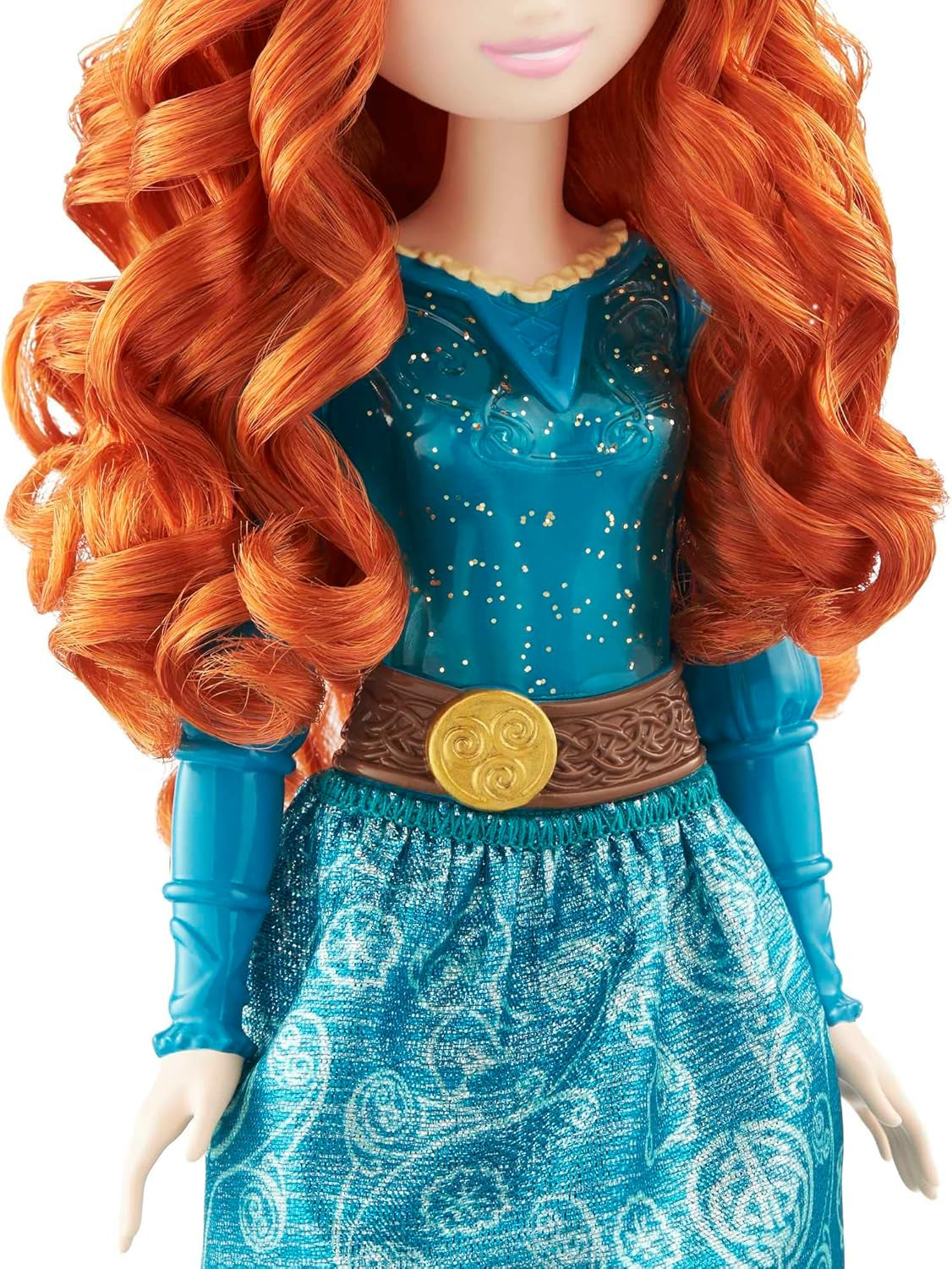 Mattel Disney Princess Toy Merida, handgefertigte Puppe mit glitzernder Kleidung und Accessoires, inspiriert von Disney- und Pixar-Filmen, Kindergeschenk HLW13