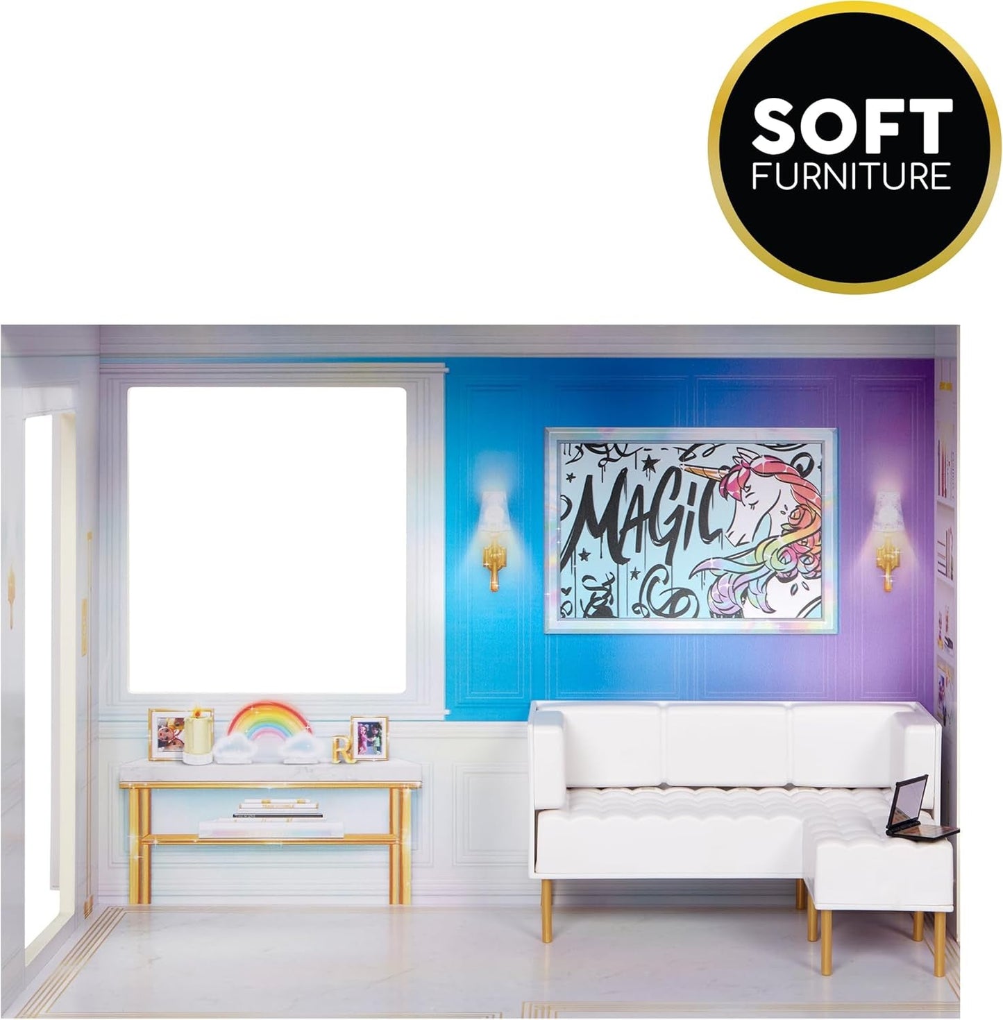 Rainbow High Townhouse – 3-stöckiges Puppenhaus aus Holz mit 5 farbenfrohen Zimmern und Terrasse – Komplett möbliertes Haus mit Aufzug und funktionalem Zubehör – Spielzeug für Kinder von 4–12+ Jahren Naty Shop Puppenhäuser