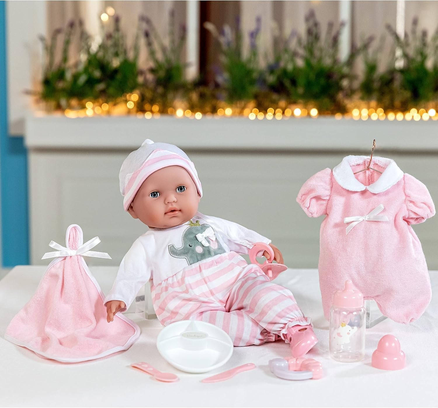 JC Toys – Berenguer Boutique 38 cm weiche, lebensechte Puppe mit offenem/geschlossenem Mund, 10-teiliges Geschenkset, Babyflasche, Rassel, Schnuller und Zubehör, Rosa, ab 2 Jahren