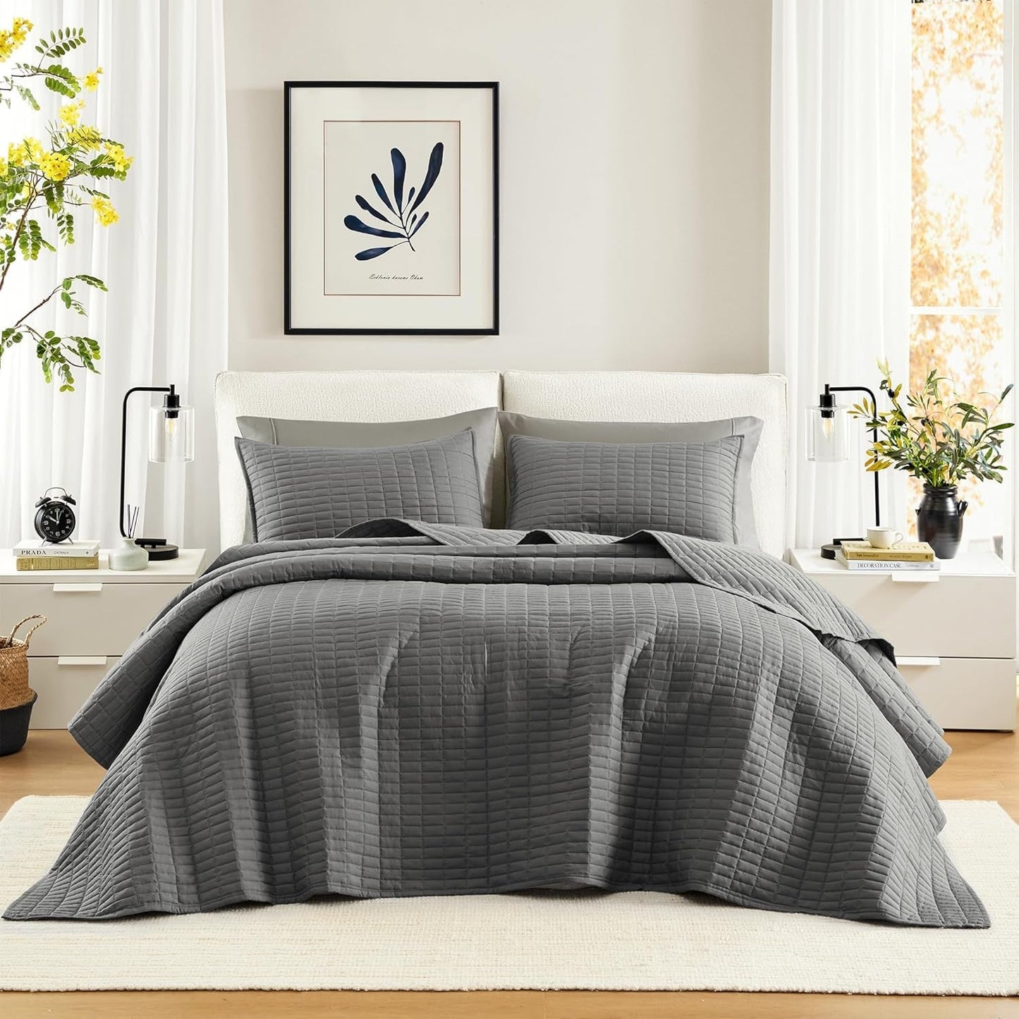 Comfort Spaces Kienna Steppdecken-Set, luxuriöse Doppelstich-Sommerdecke, leichte, weiche Ganzjahresbettwäsche, passende Kissenbezüge, weiße Decke für King-Size-Betten (264,2 x 228,6 cm), Naty Shop Quilts & Quilts, dunkelgraue, übergroße King-Tagesdecke (120 x 118 Zoll)