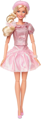 Barbie Der Film basierend auf dem Film Margot Robbie als Barbie-Sammelfigur in rosa Bluse und Tüllrock mit stilisierter Frisur und passendem Schmuck JBJ53