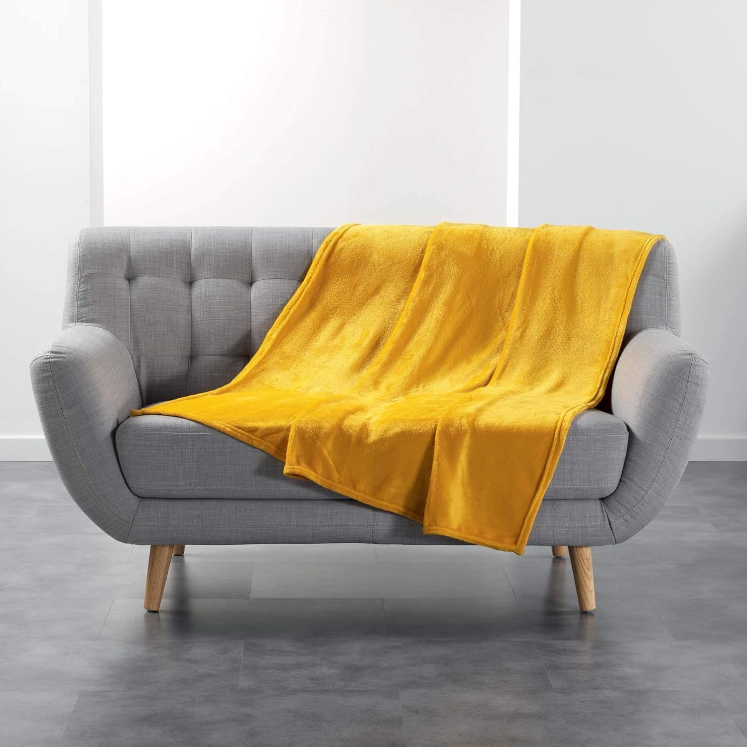 Douceur D'Intérieur Flanou Plaid, Polyester, Grau, 125 x 150 cm Bettdecken und Steppdecken Naty Shop Gelb