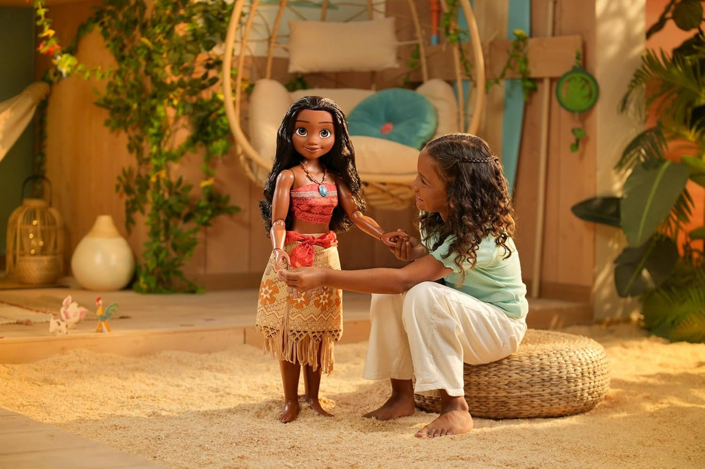 Disney Prinzessin Moana, 80 cm große Spielpuppe von Jakks Pacific, bewegliche Puppe mit Bürste zum Kämmen ihrer gewellten Locken, vom Film inspiriertes Kleid, abnehmbare Anhänger-Halskette, Puppen, Naty Shop
