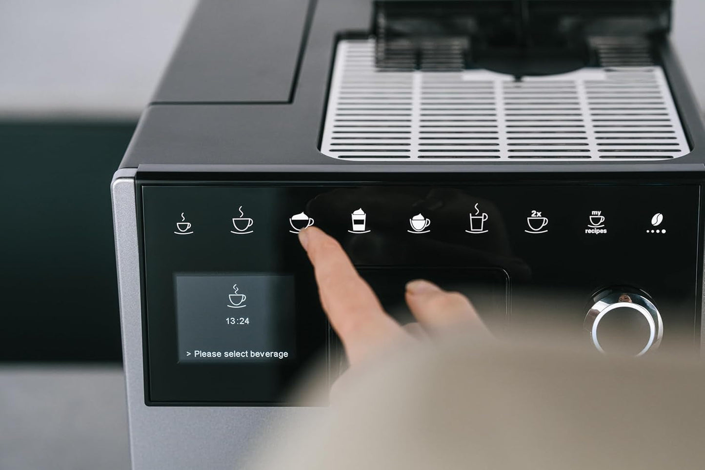 Melitta CI Touch – Espressovollautomat mit Milchsystem, Espressomaschine mit integrierter Kaffeemühle und Milchaufschäumer, z.B. für Espresso oder Cappuccino, silber