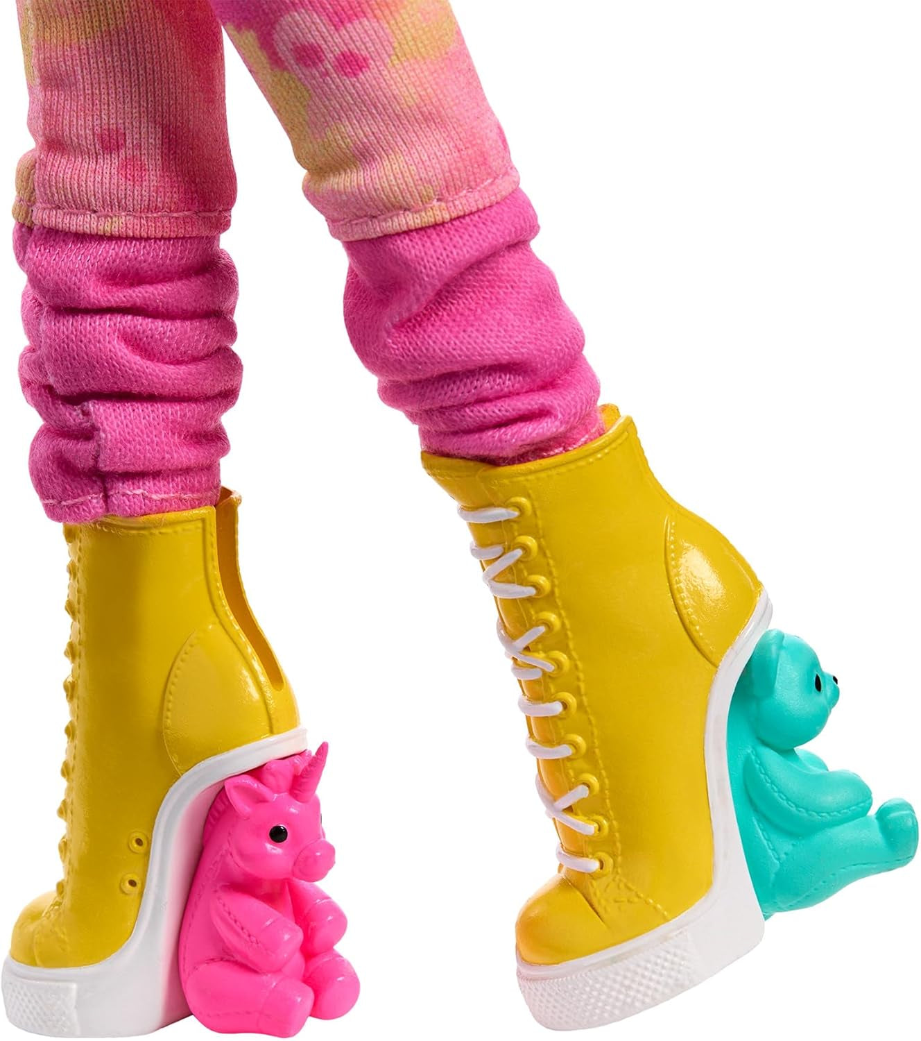 Monster High Wednesday Puppe und Zubehör Pink Enid Sinclair Sammelfigur mit Baskenmütze und Rucksack Puppenständer HXJ05