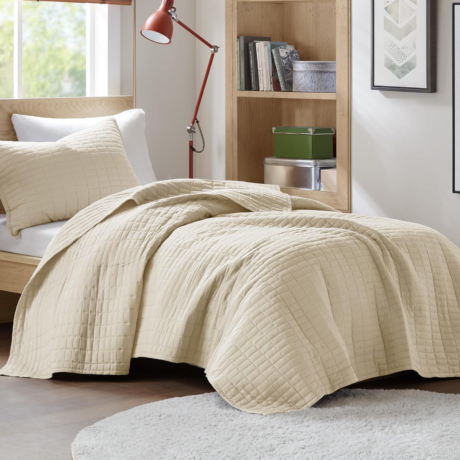 Comfort Spaces Kienna Steppdecken-Set, luxuriöse Doppelnaht, Sommerdecke, leicht, weich, ganzjährige Bettwäsche, passender Kissenbezug, weiß, Decke für Kingsize-Betten (264,2 x 228,6 cm), Naty Shop Quilts & Quilts Ivory Twin/Twin XL (66"X90")