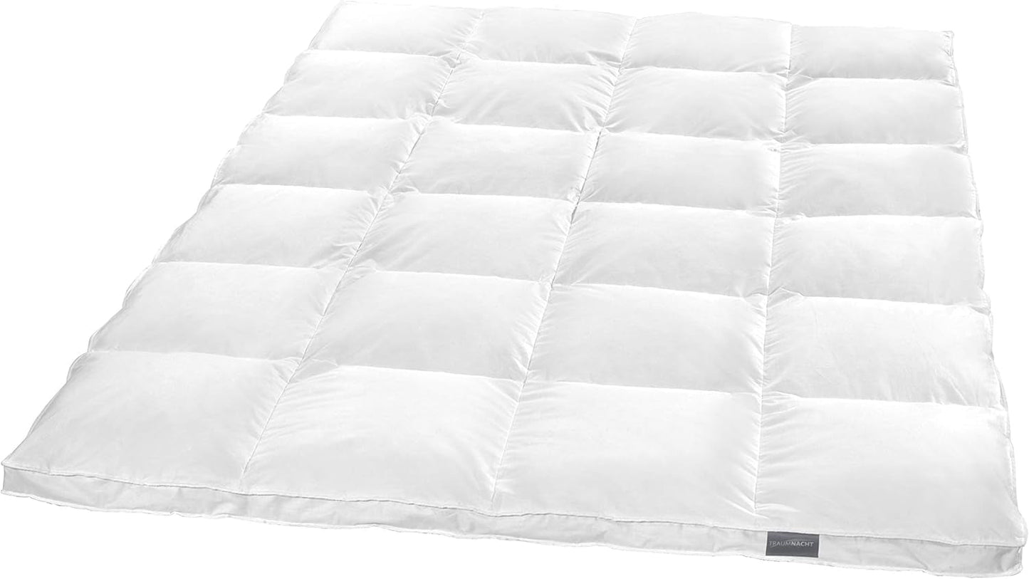 Traumnacht Basic Leichte Daunendecke mit neuen weißen Daunen (60 %) und Federn (40 %), DIN EN 12934, 135 x 200 cm, Down Pass und Öko-Tex zertifiziert, hergestellt nach dem deutschen Qualitätsstandard Bettdecken und Steppdecken Naty Shop 60 Prozent Daunen / 40 Prozent Federn Sehr warme Winterdecke 155 x 220