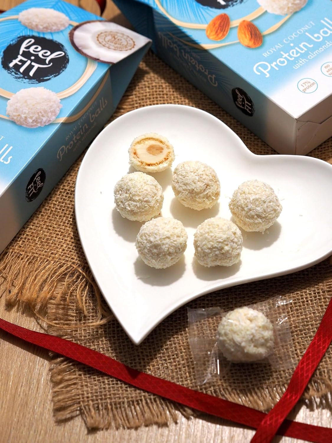 Zuckerfreie Kokospralinen mit Mandeln, Feel FIT, ohne Zuckerzusatz, 17 % Protein, 63 g