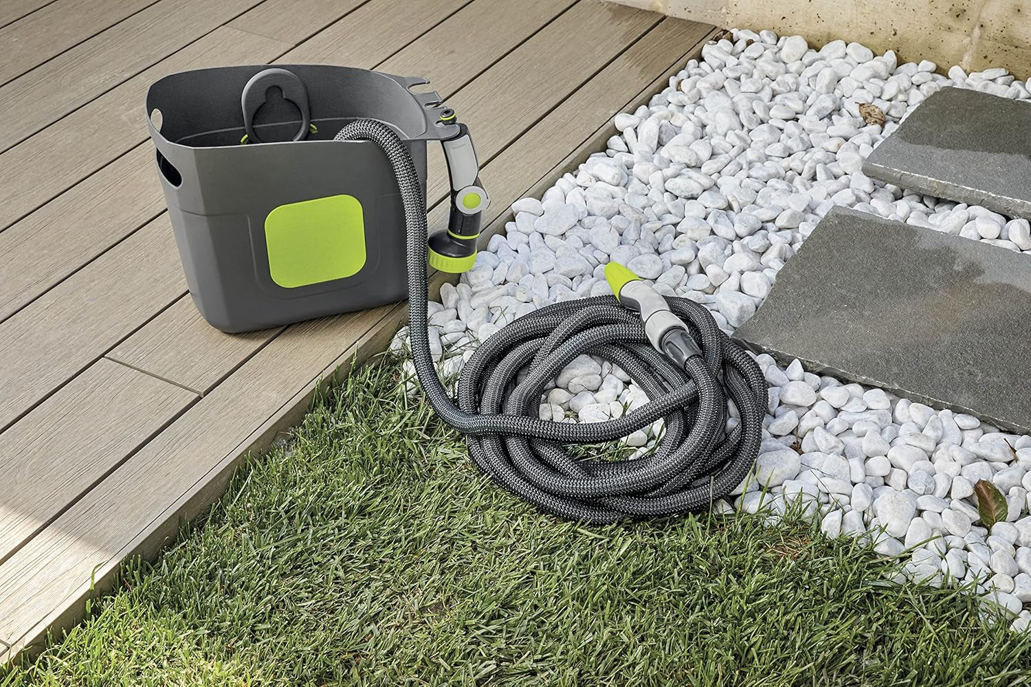 GF SRL, Aquapop Grey Pro 15, selbstverlängernder geflochtener Schlauch, hergestellt in Italien, mit starrem Kunststoffbehälter, ergonomischer Mini-Gartensprüher, Gartenbewässerungsanschlüsse, dunkelgrau