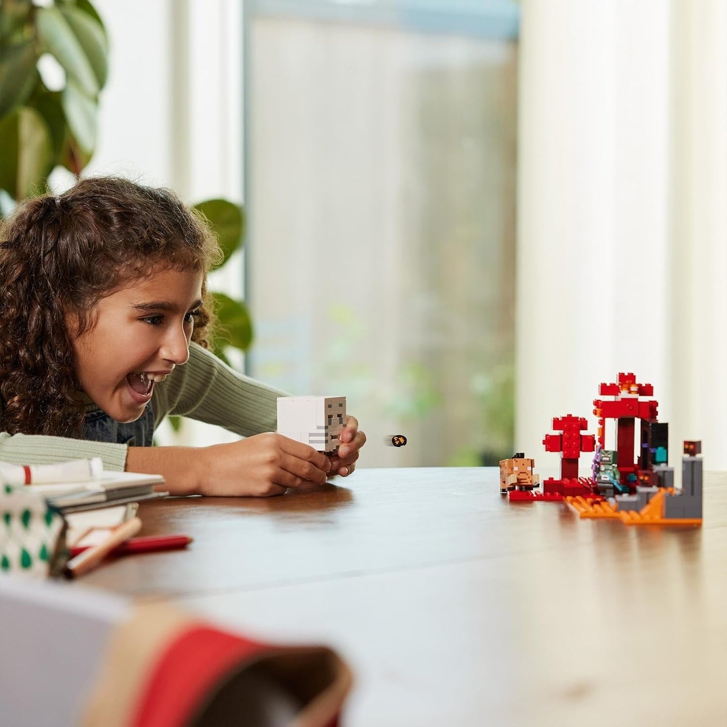 LEGO Minecraft Ambush at the Nether Portal Nether-Spielspielzeug für Kinder mit Kampfszenen und legendären Figuren, einschließlich Ghast-Geschenk für Gamer-Jungen und -Mädchen ab 8 Jahren 21255 Bausets Besuchen Sie den LEGO-Store