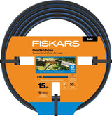 Fiskars S Gartenschlauch, Solid, Wasserschlauch für manuelle Bewässerung, 13 mm (1/2"), Länge: 15 m, Universalanschluss, UV-Schutz, Frostschutz, verdrehsicher, Blau, 1076049