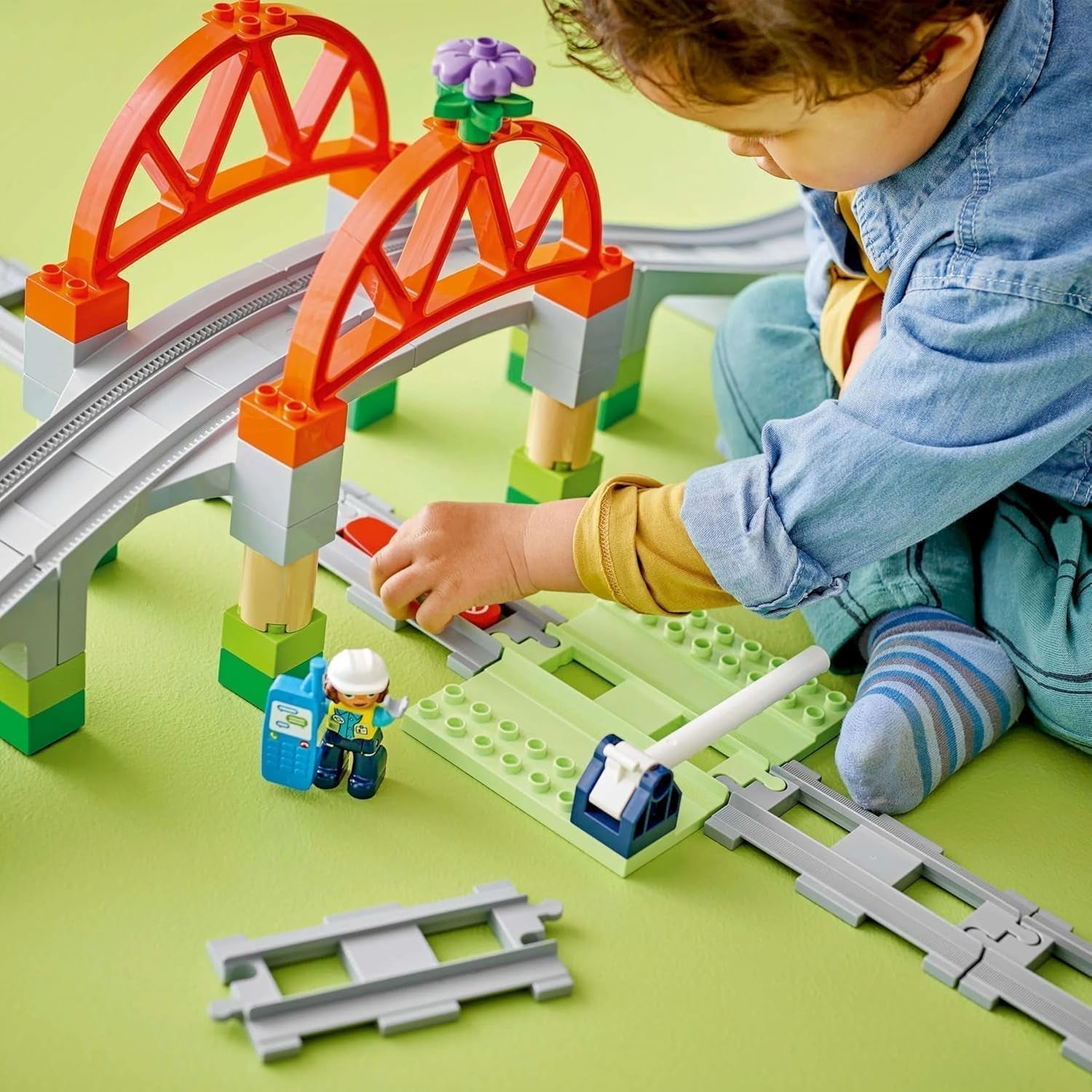 LEGO DUPLO Stadt-Eisenbahnbrücke und Gleise – Erweiterungsset, Geschenk für Kinder ab 2 Jahren, Bau- und Umbauset, Vorschul-Entwicklungsset, Lernspielzeug 10426 Bausets Besuchen Sie den LEGO-Store